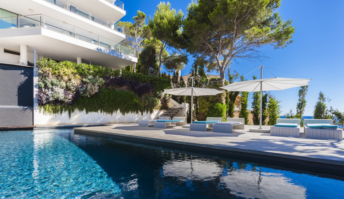 mallorca-has-a-brand-new-luxury-villa-on-offer-camp-de-mar
